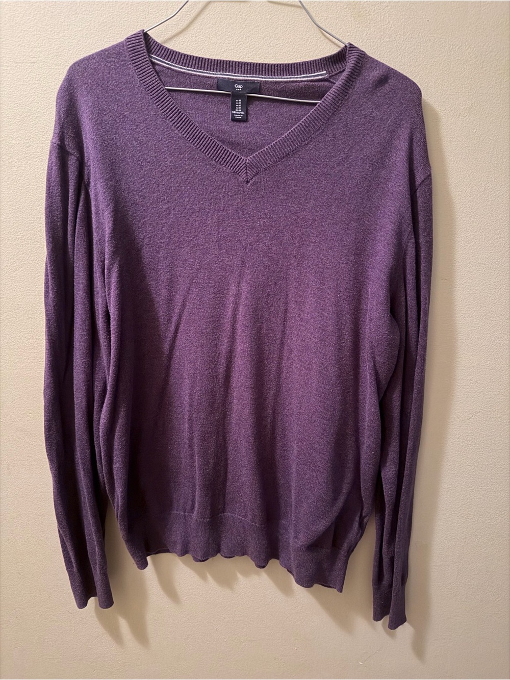 Gap women's V-Neck Sweater - Purple
